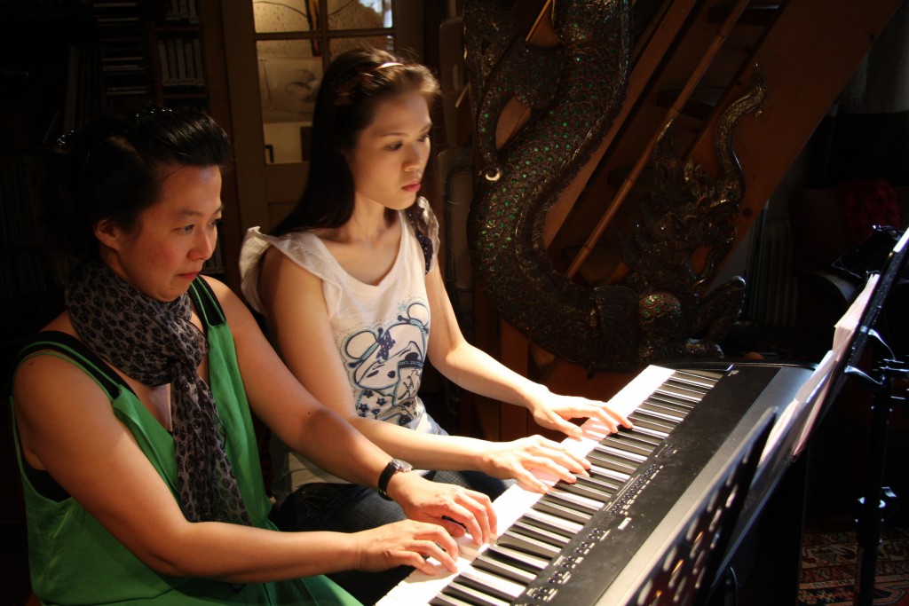 Die Pianistinnen bei der Probe.